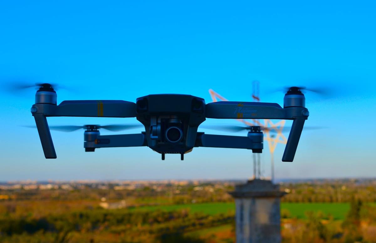 Jakie rozwiązania technologiczne posiadają nowoczesne drony?